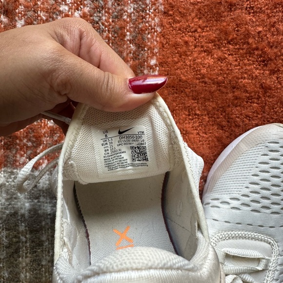 Nike Air Max 270's - Picture 5 of 5